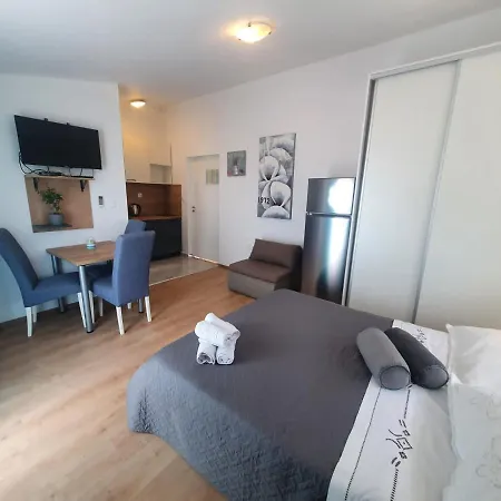 Suzana Sindija Apartment *