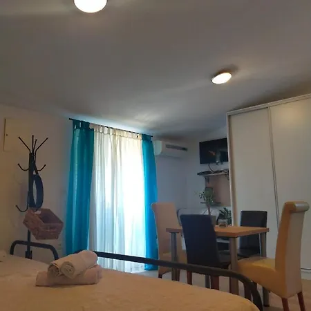 Suzana Sindija Apartment *
