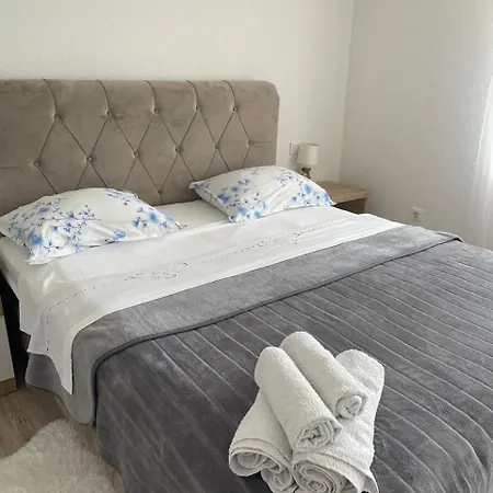 Suzana Sindija Apartment *